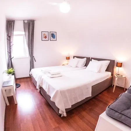 Apartment Pinna Hvar *